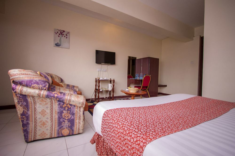 Chester Hotel นาคูรู ภายนอก รูปภาพ