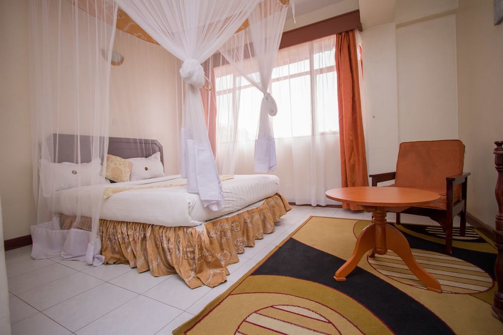 Chester Hotel นาคูรู ภายนอก รูปภาพ