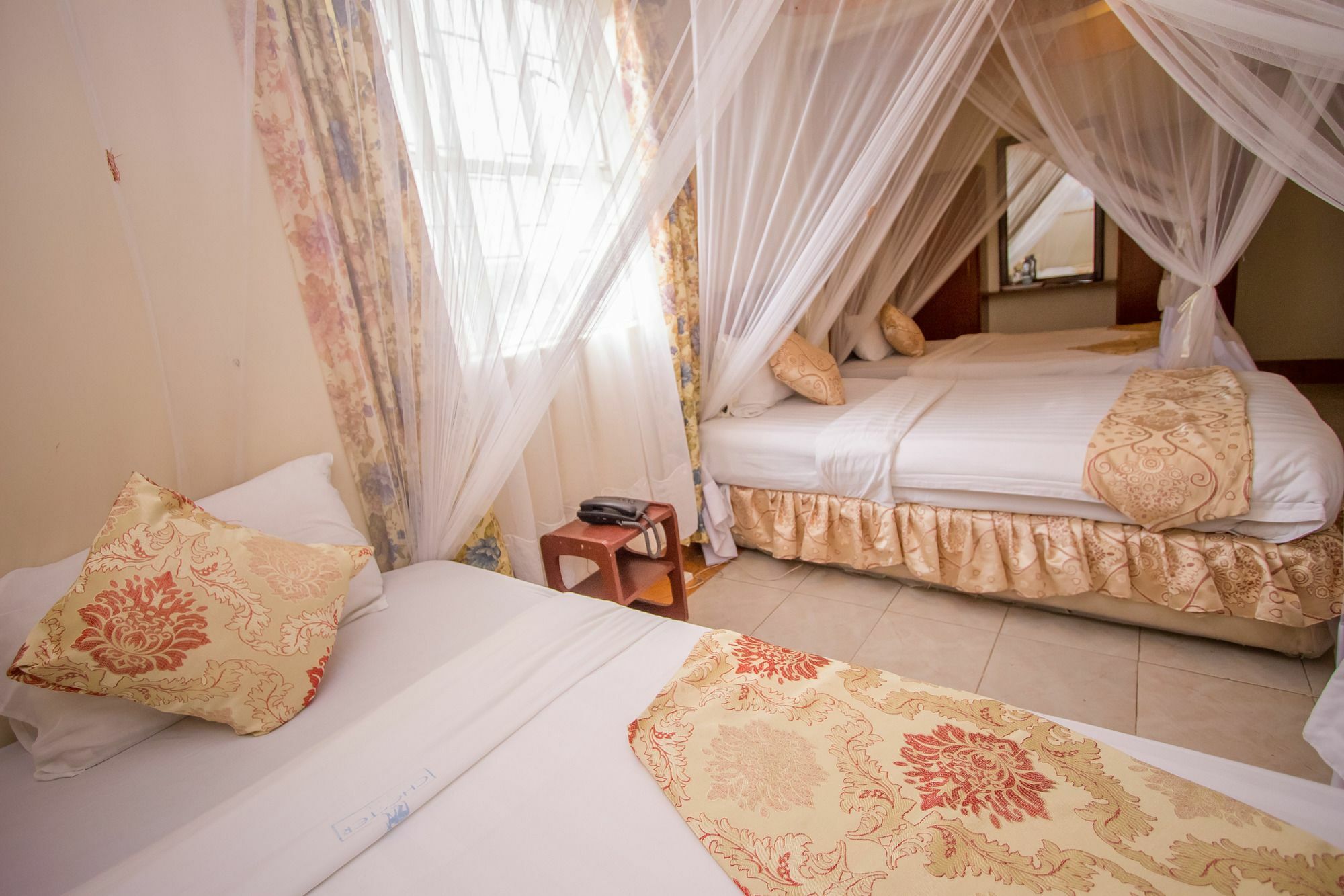 Chester Hotel นาคูรู ภายนอก รูปภาพ