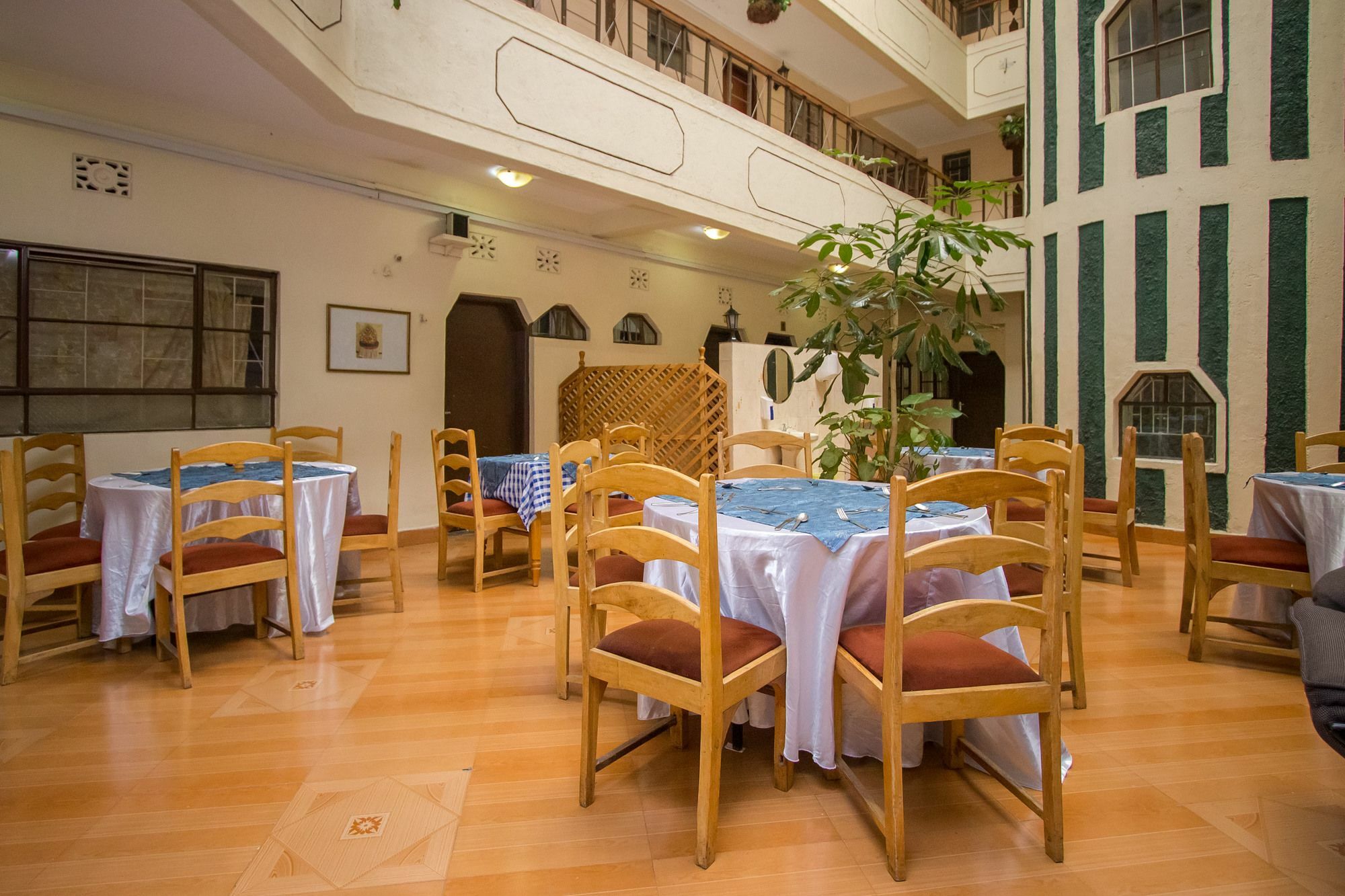 Chester Hotel นาคูรู ภายนอก รูปภาพ